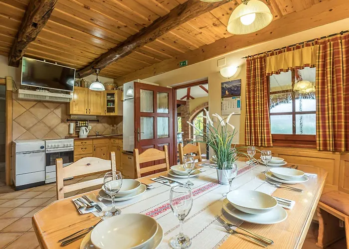 בית נופש Forge Of Happiness With Pool - Happy Gradac