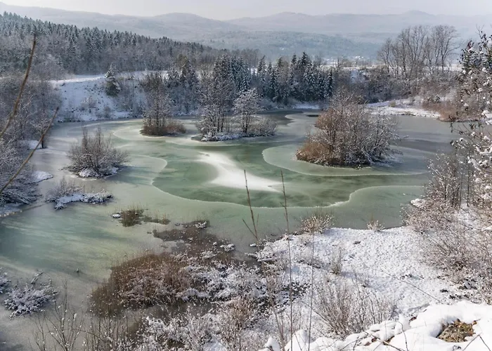 בית נופש Forge Of Happiness With Pool - Happy