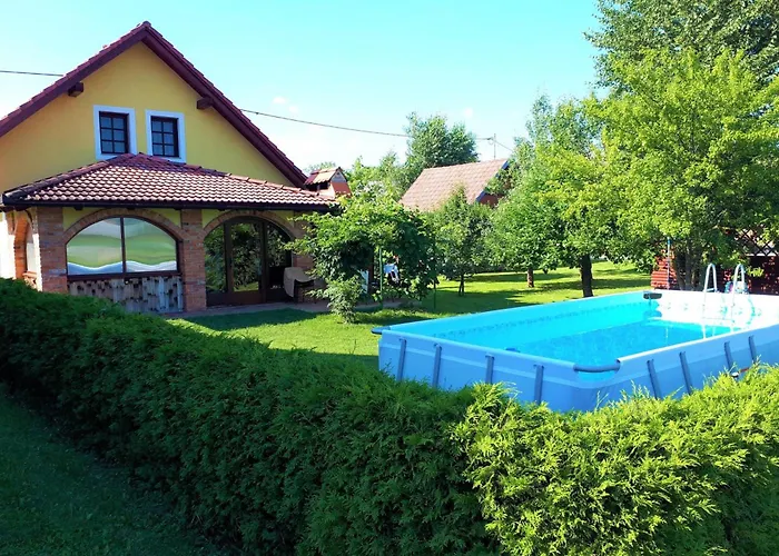 בית נופש Forge Of Happiness With Pool - Happy *