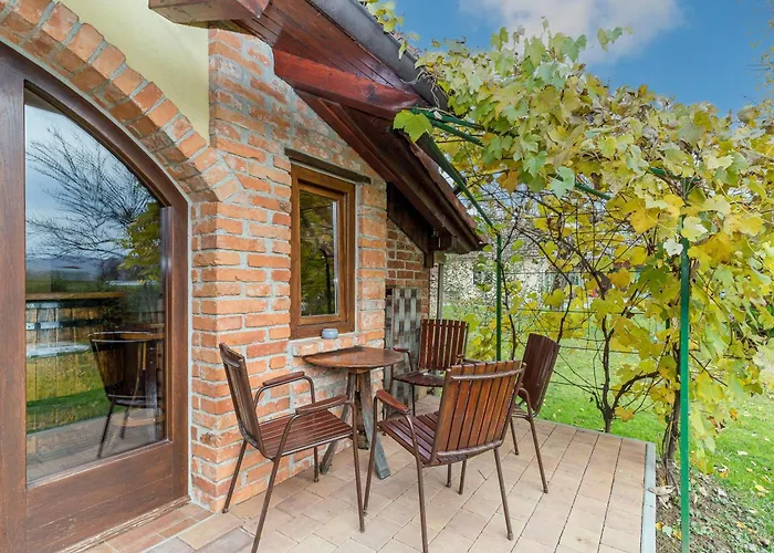 בית נופש Forge Of Happiness With Pool - Happy Gradac