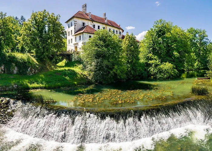 בית נופש Forge Of Happiness With Pool - Happy Gradac
